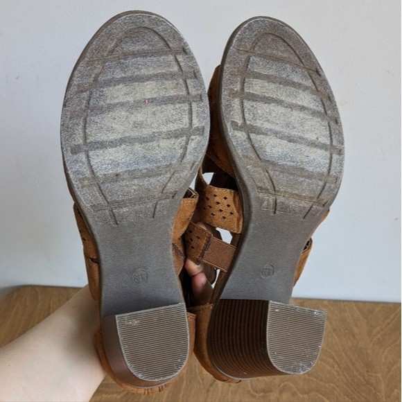 Cloudwalkers by Avenue Brown Faux Suede Stacked Heels Sandals Women's Size 8.5 - Picture 7 of 7